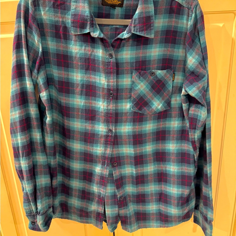 Vintage women’s Plaid Button-Up Shirt in Blue and teal